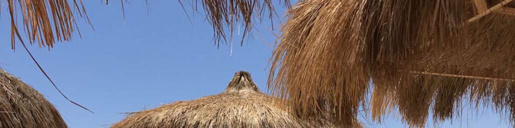 Auf Eden Island am Strand liegen und in den blauen Himmel Ägyptens schauen