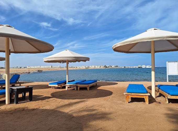 Der Strand des Aqua Vista Resort am frühen Morgen