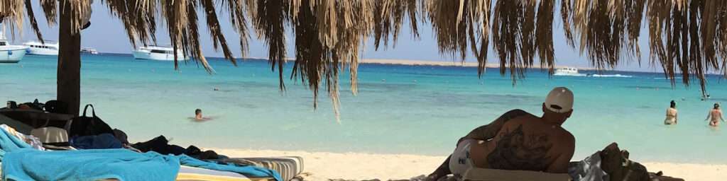 Könnte ein Katalogbild sein, ist aber einfach nur der Bild ins Meer vom Strand auf Eden Island Hurghada