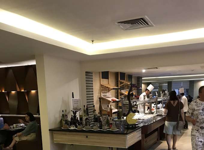 Viele leckere Dressings an der Salatbar des Aqua Vista Resort Hurghada